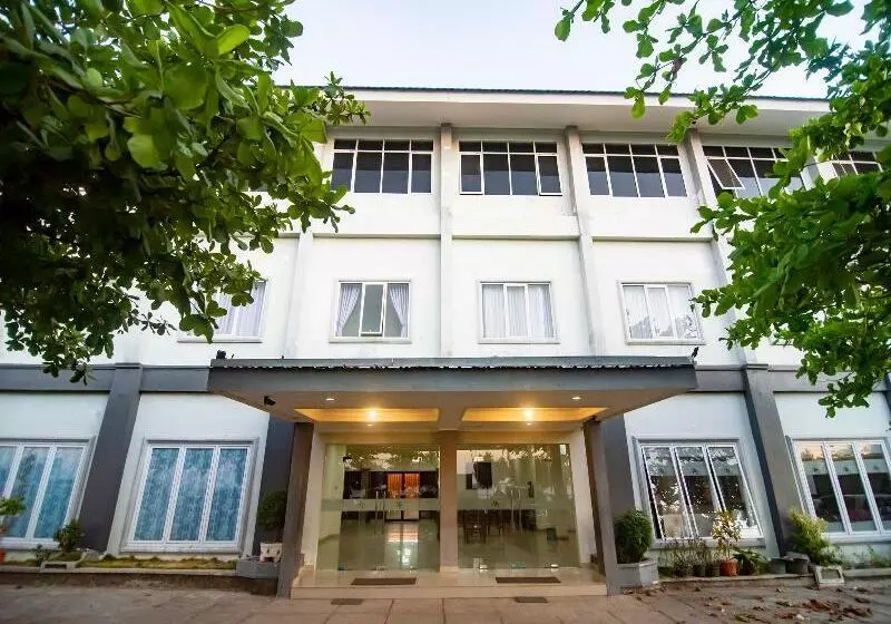 Collection O 1401 Hotel Mayanearketapang Satu Beach