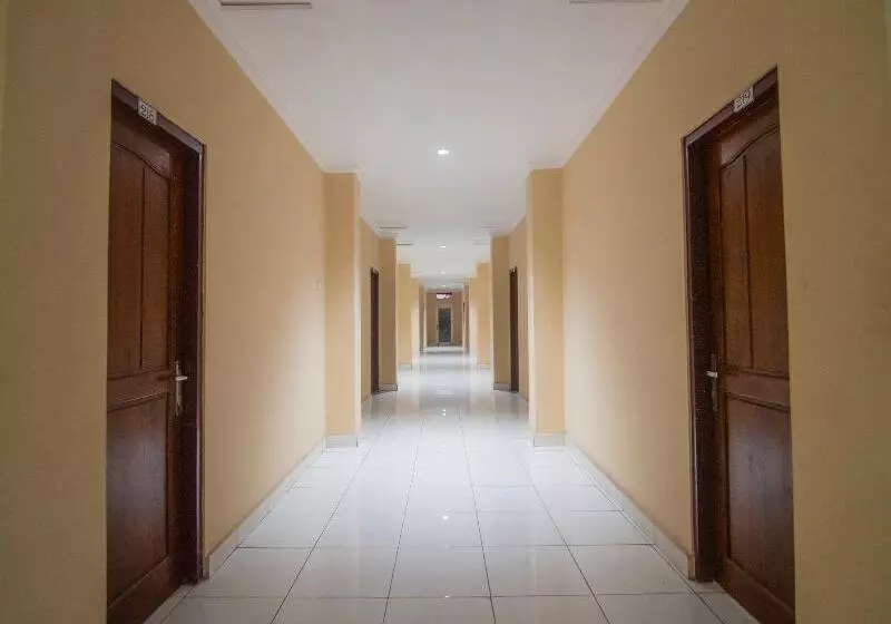 Collection O 1401 Hotel Mayanearketapang Satu Beach