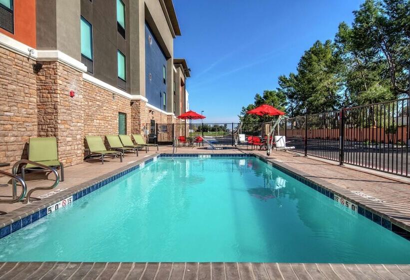 فندق Hampton Inn Fresno Airport