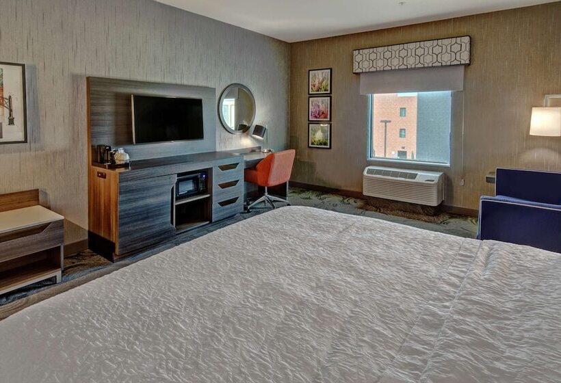 فندق Hampton Inn Fresno Airport