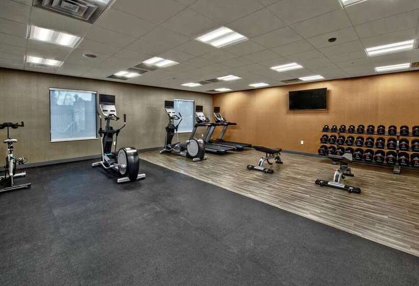 فندق Hampton Inn Fresno Airport