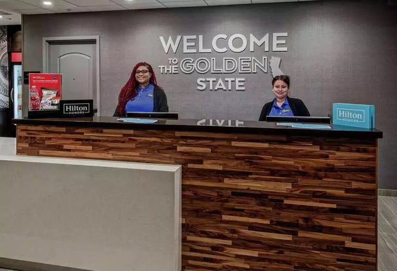 Hotelli Hampton Inn Fresno Airport