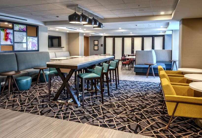 فندق Hampton Inn Fresno Airport