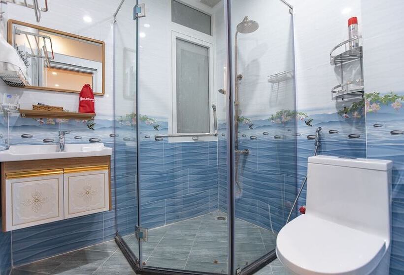 هتل Reddoorz Plus @ Cach Mang Thang 8 Street