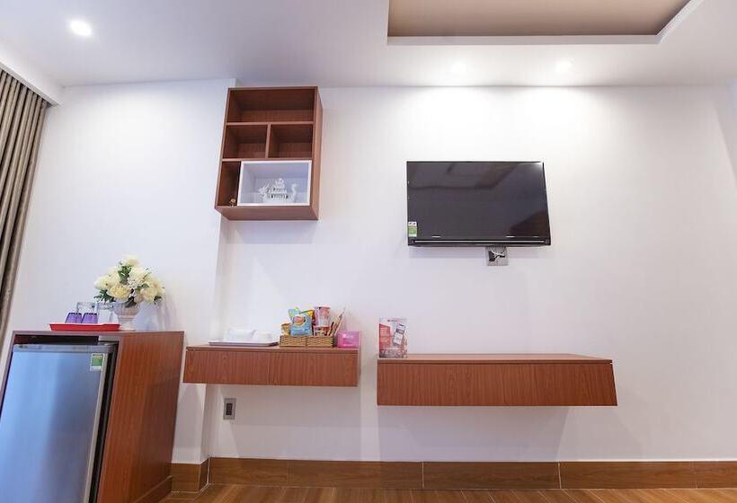 هتل Reddoorz Plus @ Cach Mang Thang 8 Street