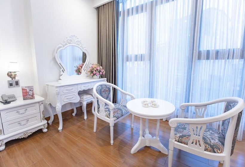 هتل Reddoorz Plus @ Cach Mang Thang 8 Street