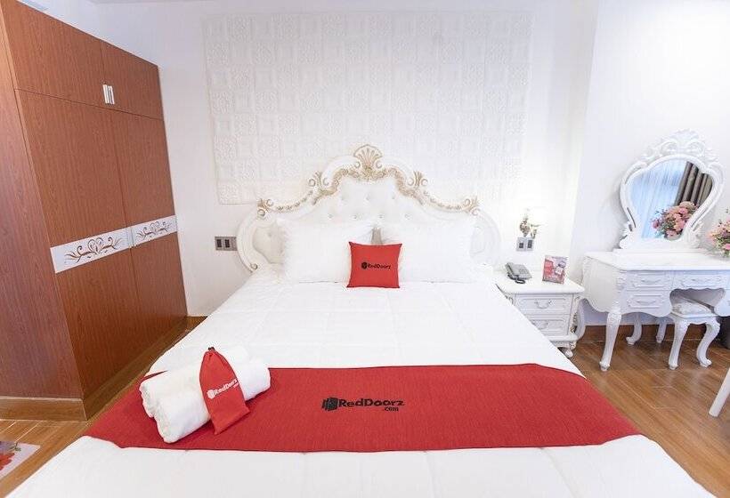 هتل Reddoorz Plus @ Cach Mang Thang 8 Street