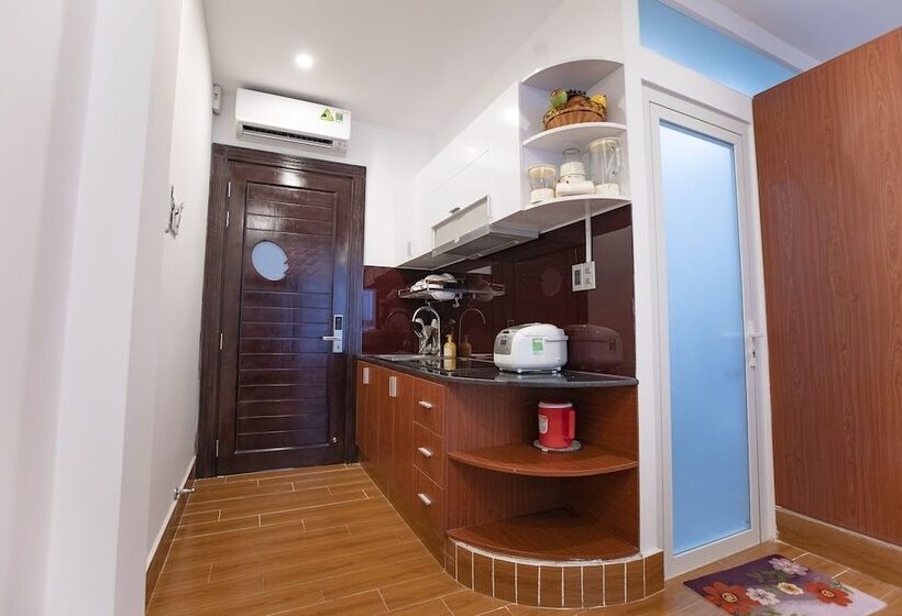 هتل Reddoorz Plus @ Cach Mang Thang 8 Street