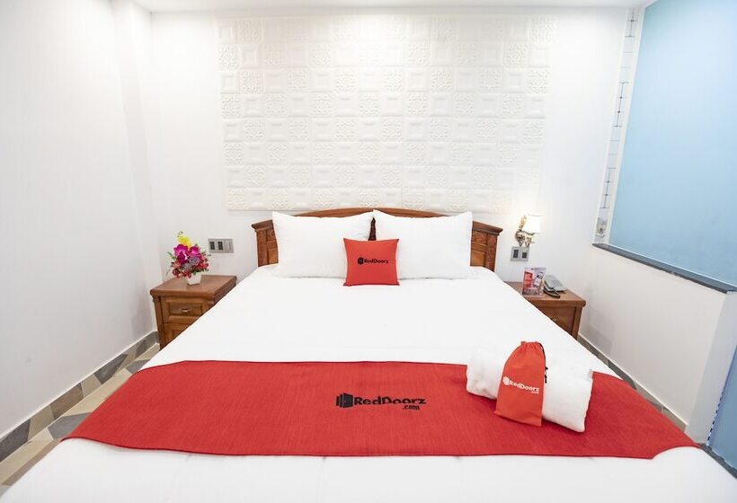 هتل Reddoorz Plus @ Cach Mang Thang 8 Street