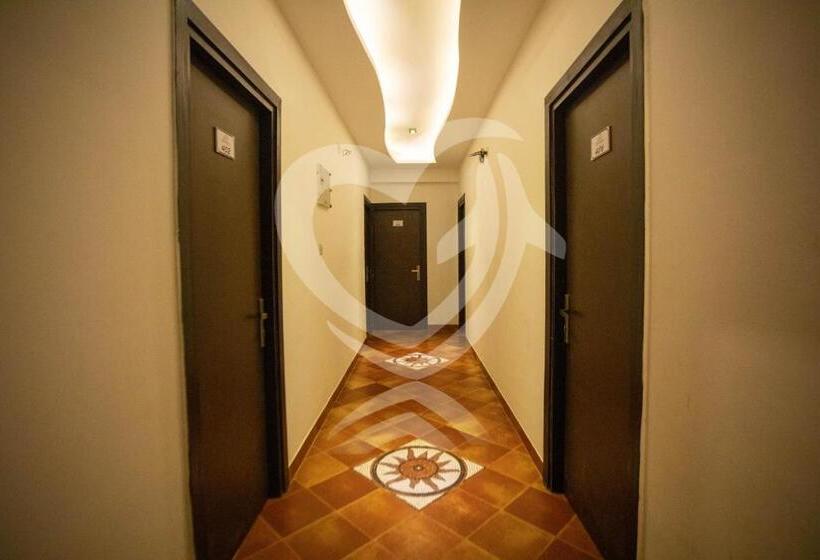 ホテル De Alcazar Calangute