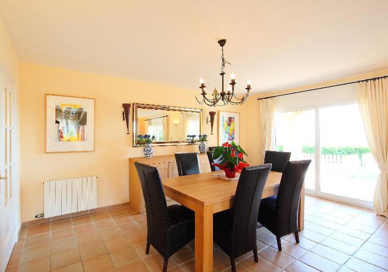 فندق Holiday Home Villa Dubos