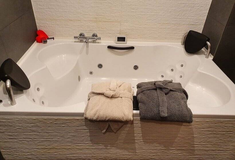 هتل Les 7 Meuses Restaurant & Hébergements Hôteliers Insolites Wellness Gîtes