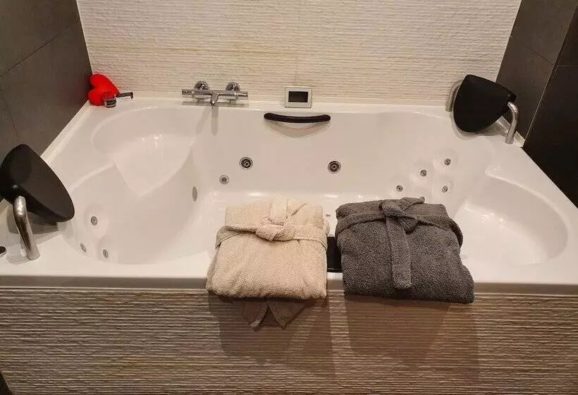 ホテル Les 7 Meuses   Restaurant & Hébergements Hôteliers   Insolites   Wellness   Gîtes