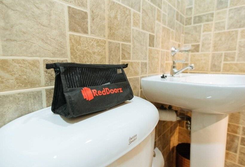 Отель Reddoorz Plus Near Osmena Highway 2