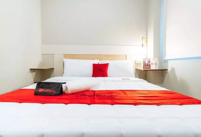 ホテル Reddoorz Plus Near Osmena Highway 2