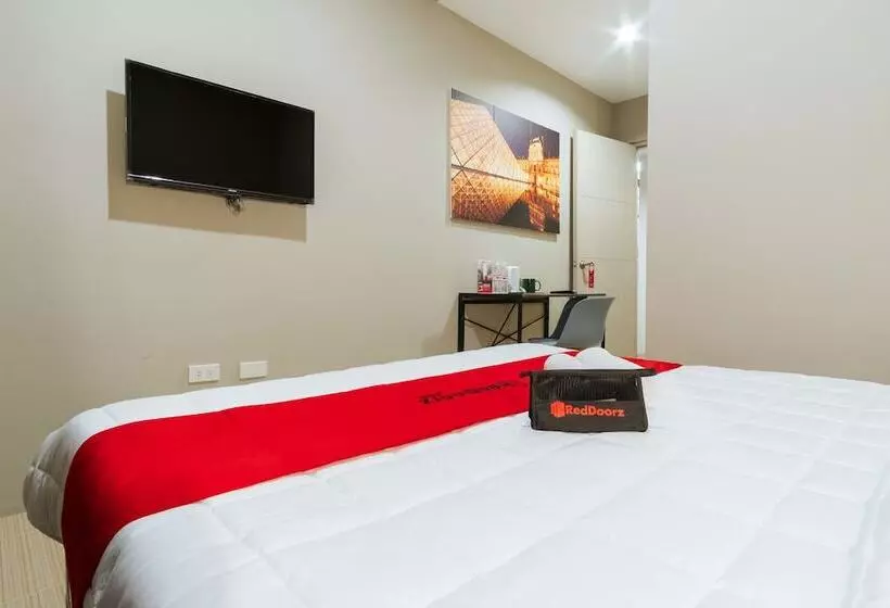 ホテル Reddoorz Plus Near Osmena Highway 2