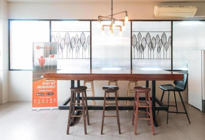 Отель Reddoorz Plus Near Osmena Highway 2