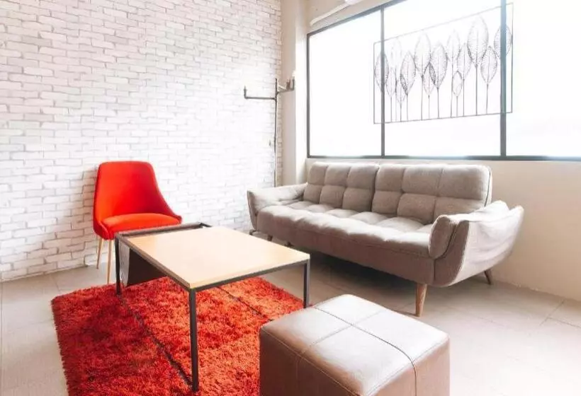 ホテル Reddoorz Plus Near Osmena Highway 2