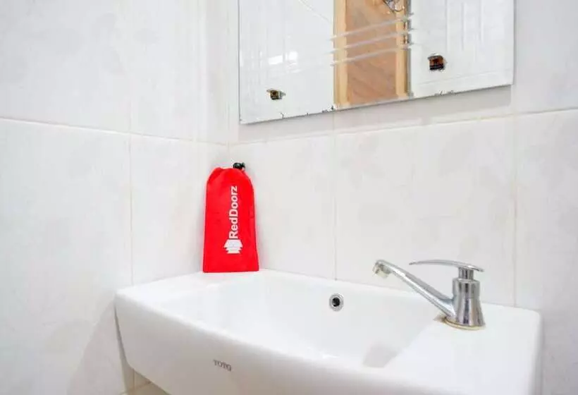 ホテル Reddoorz Syariah Near Universitas Negeri Gorontalo 2