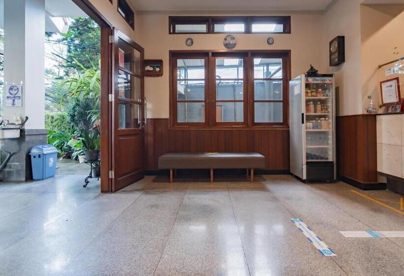 פנסיון Reddoorz Near Simpang Dago 2