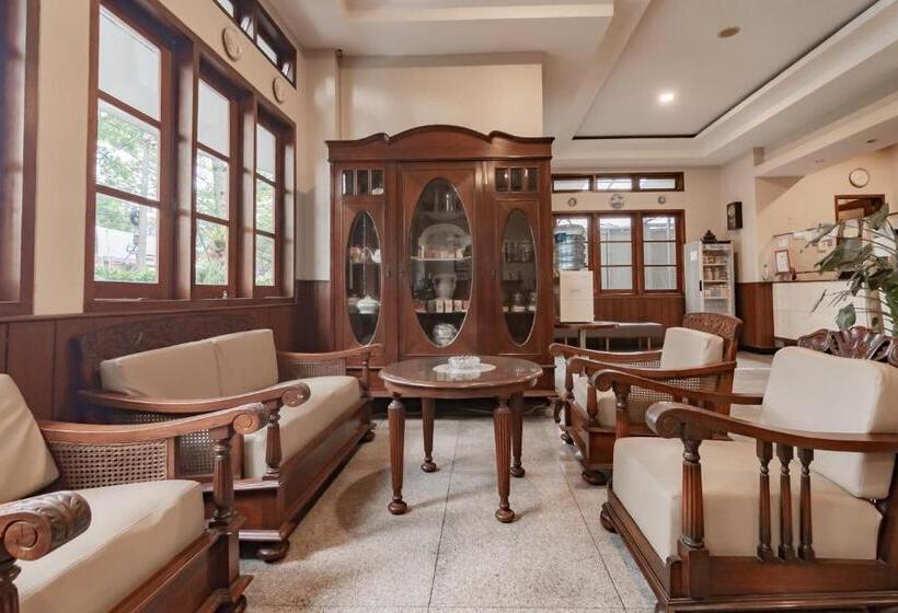 פנסיון Reddoorz Near Simpang Dago 2