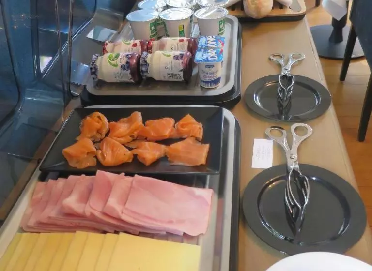 تختخواب و صبحانه Garden & Breakfast