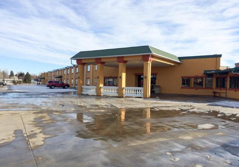 Отель Badlands Inn & Suites