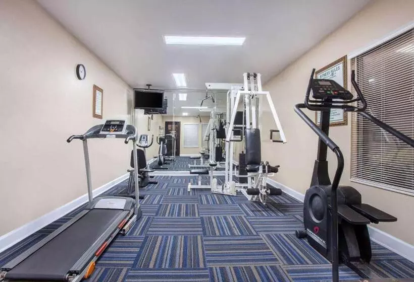 호텔 Baymont By Wyndham Lake City