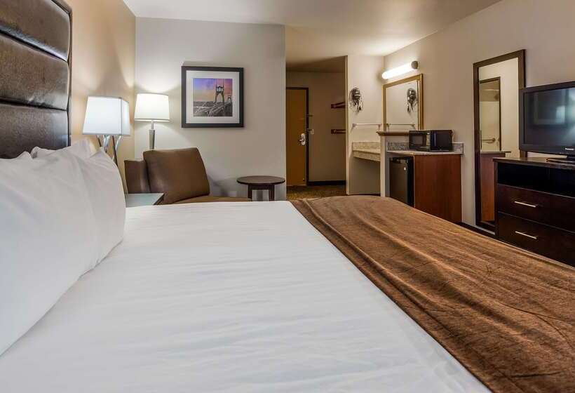 ホテル Best Western Oak Meadows Inn