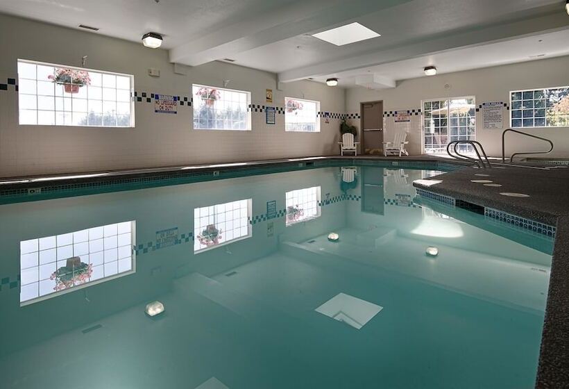 ホテル Best Western Oak Meadows Inn