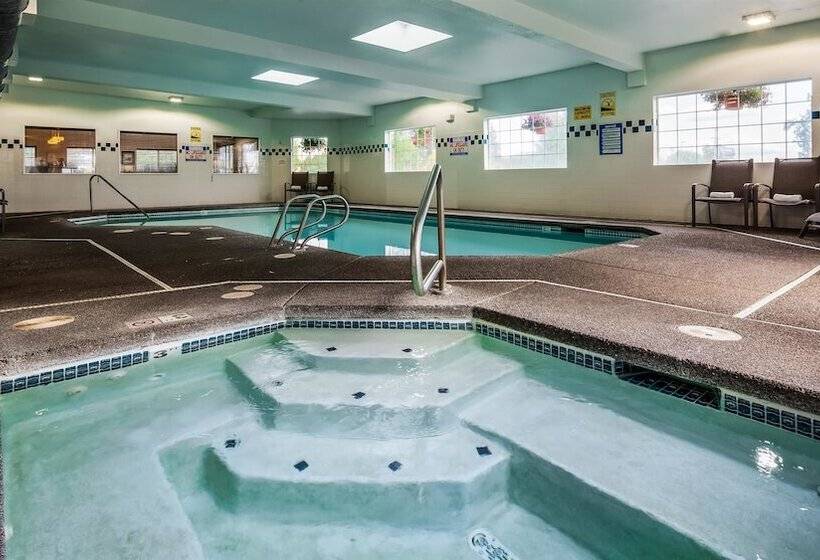 ホテル Best Western Oak Meadows Inn