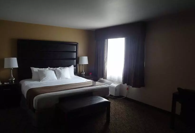 فندق Best Western Oak Meadows Inn