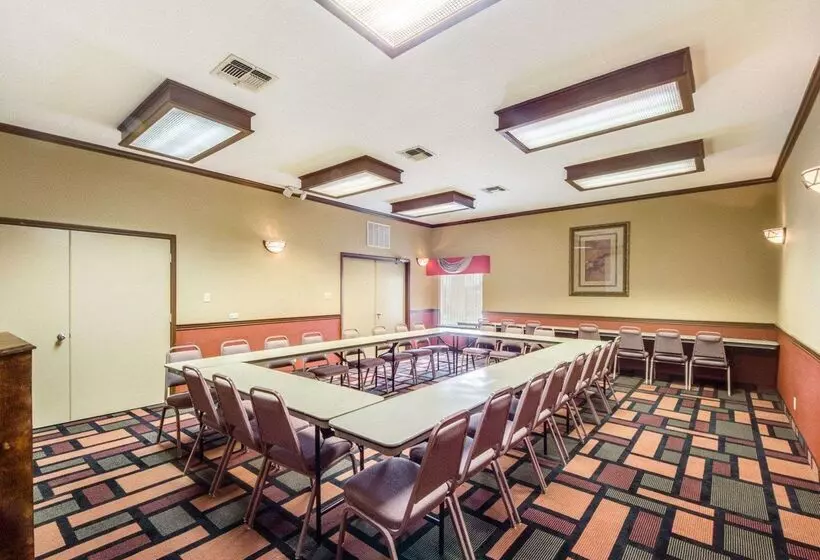 酒店 Econo Lodge Inn & Suites