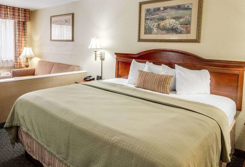 هتل Econo Lodge Inn & Suites