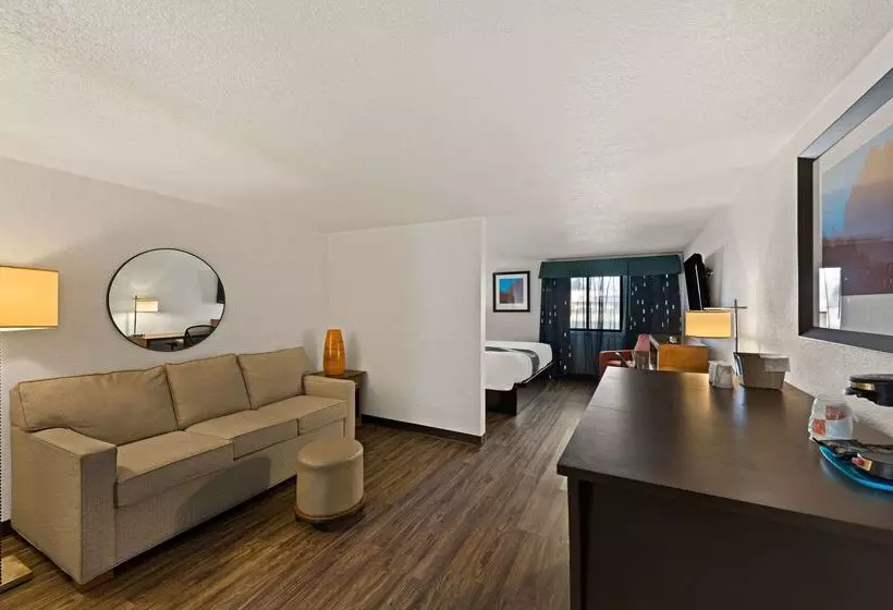 Otel Quality Inn & Suites Near I480 And I29