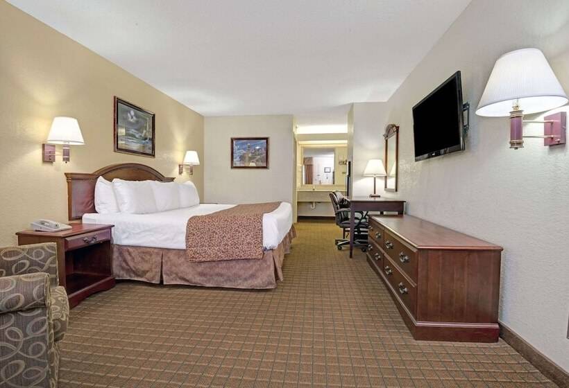 فندق Travelodge By Wyndham Montgomery East