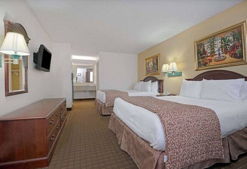 فندق Travelodge By Wyndham Montgomery East