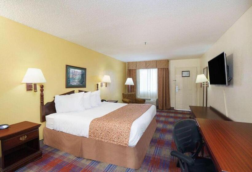 فندق Travelodge By Wyndham Montgomery East