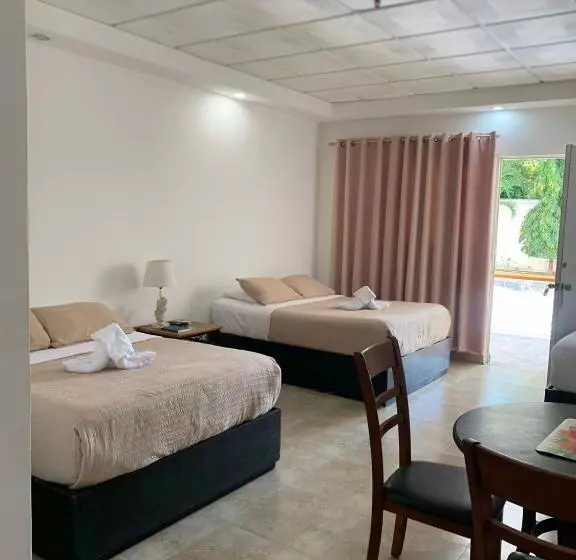 ホテル Coronado Inn