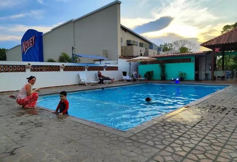 ホテル Coronado Inn