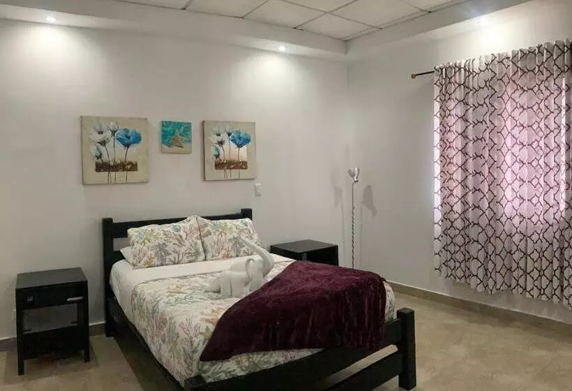 ホテル Coronado Inn