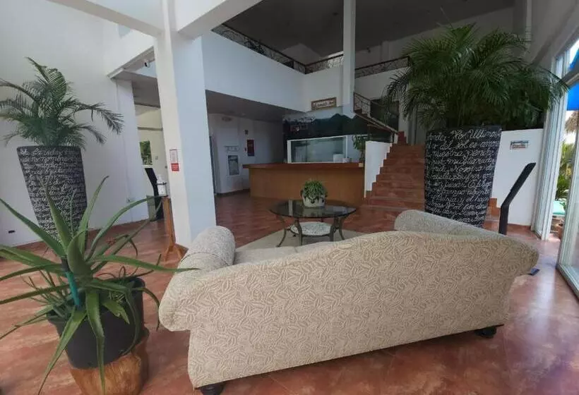 ホテル Coronado Inn