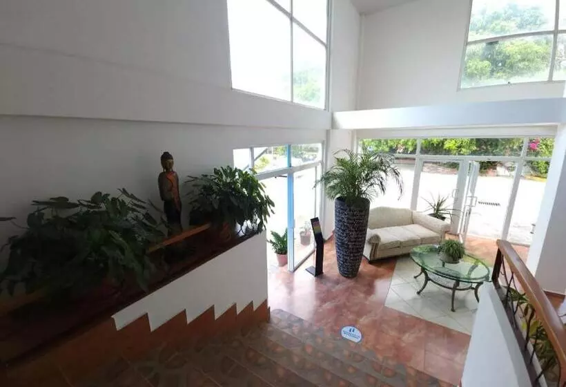 ホテル Coronado Inn