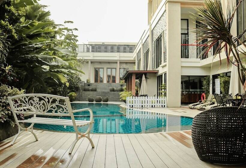 Emersia Hotel & Resort Batusangkar