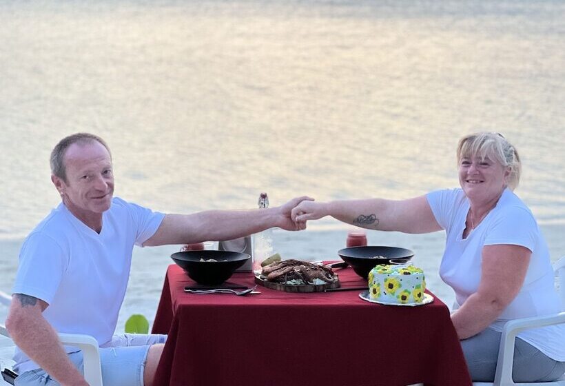 هتل Lagoon Villa Thoddoo