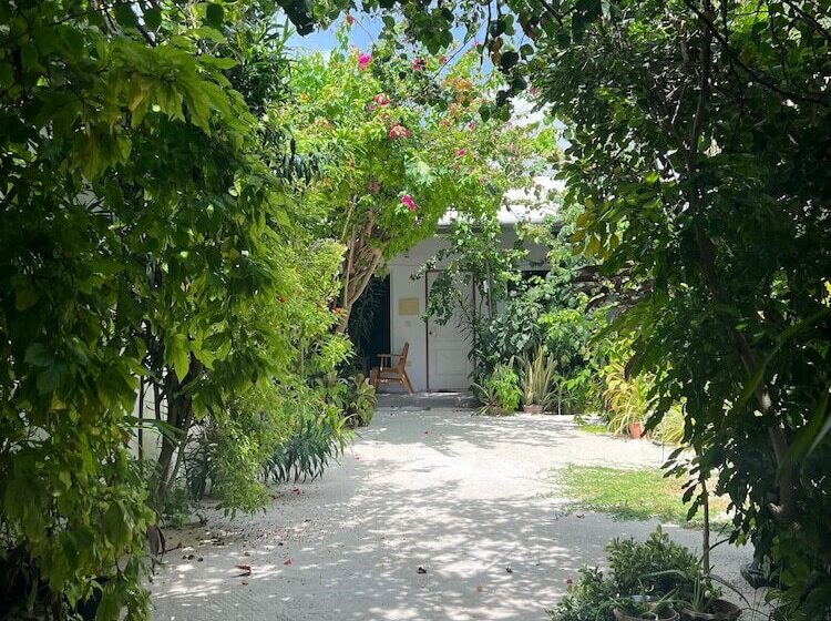 هتل Lagoon Villa Thoddoo