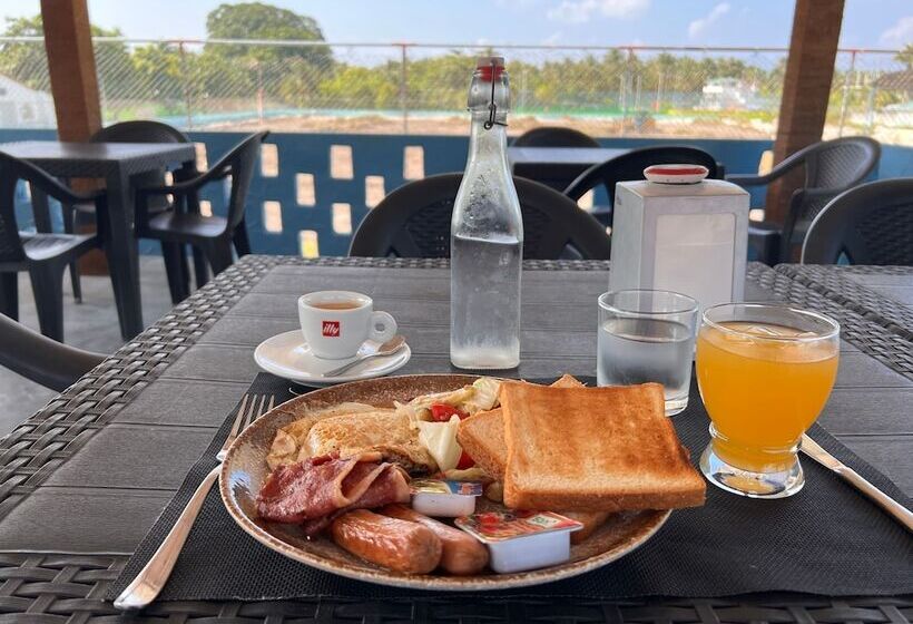 هتل Lagoon Villa Thoddoo