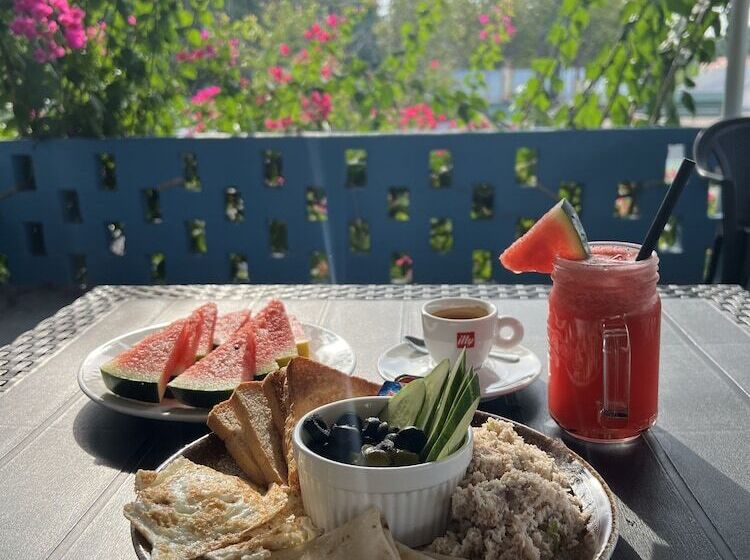 هتل Lagoon Villa Thoddoo