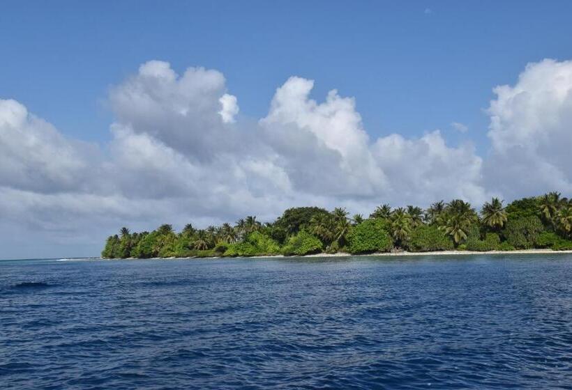 هتل Lagoon Villa Thoddoo