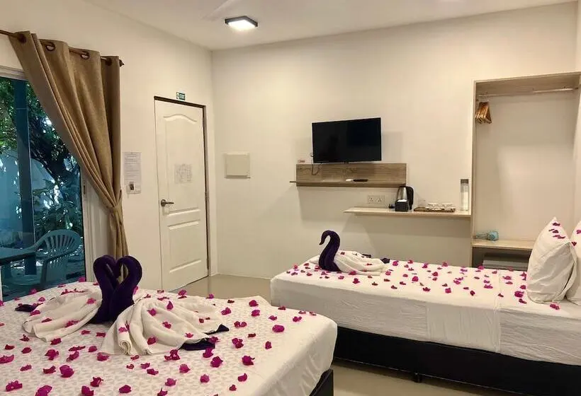 هتل Lagoon Villa Thoddoo